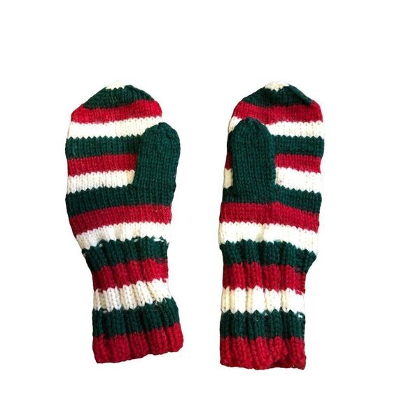 Woman's Handmade Christmas Wool Set Hat Socks Mittens - Picture 5 of 6